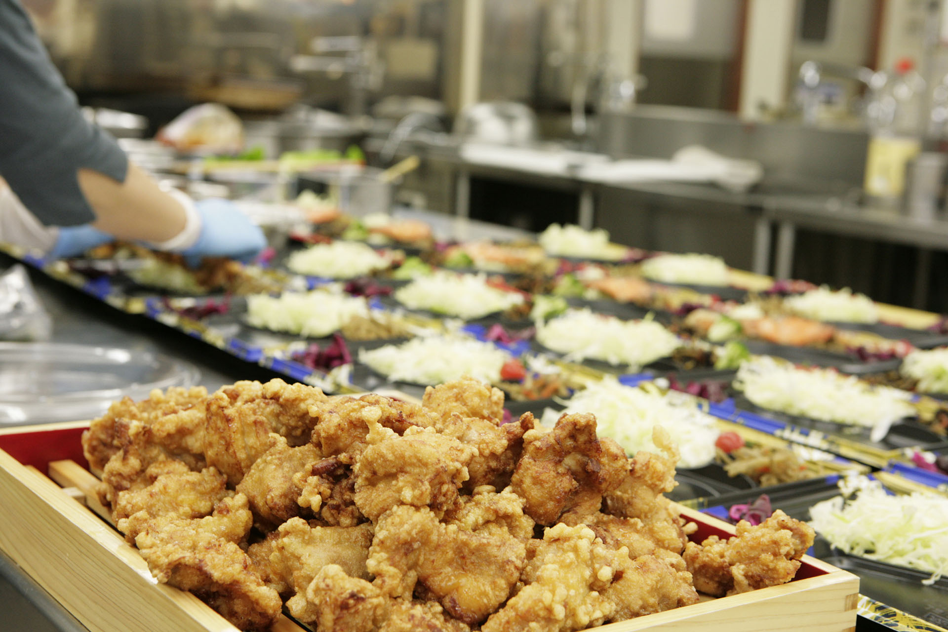 うまいもの物産展（から揚げ弁当・煮物）
